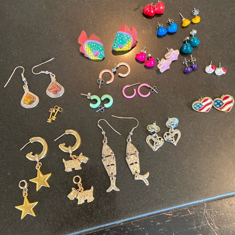 80’s / 90’s earrings! Have fun with this assortment.